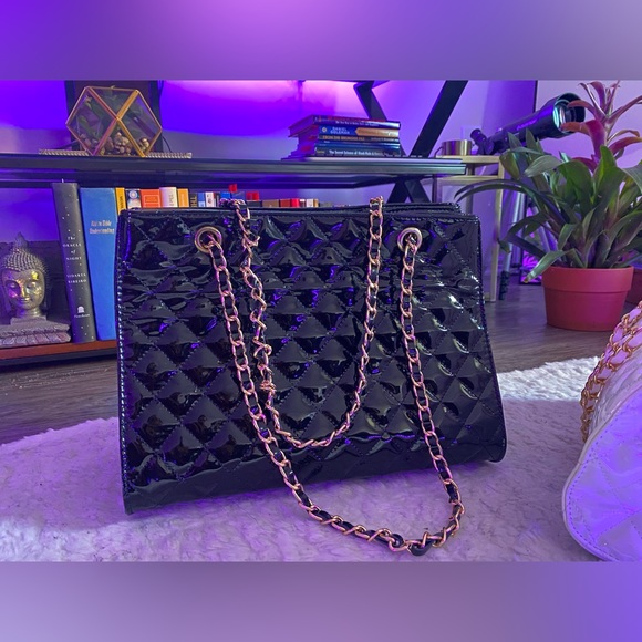 Gift Bags | Two For One | Black & White Hand Bags | Shoulder Bags 🖤🤍 - Picture 6 of 14